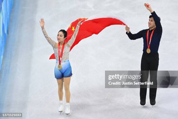 Gold medallists Wenjing Sui and Cong Han of Team China pose during the Pair Skating Free Skating Medal Ceremony on day fifteen of the Beijing 2022...