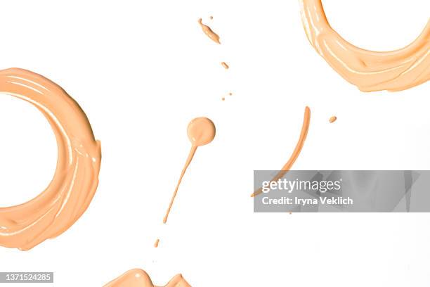 round smears of thick make-up face foundation  on white background. - fumigation photos et images de collection