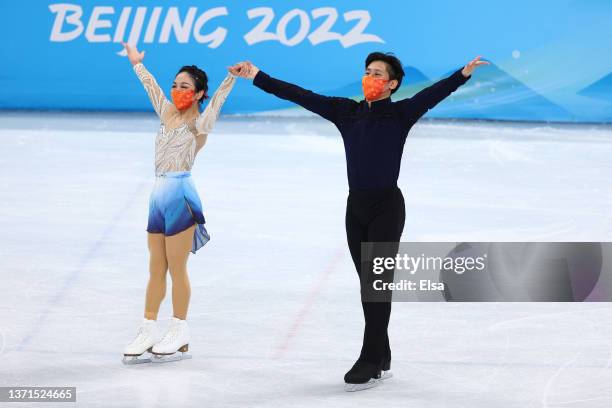 Gold medallists Wenjing Sui and Cong Han of Team China pose during the Pair Skating Free Skating Medal Ceremony on day fifteen of the Beijing 2022...