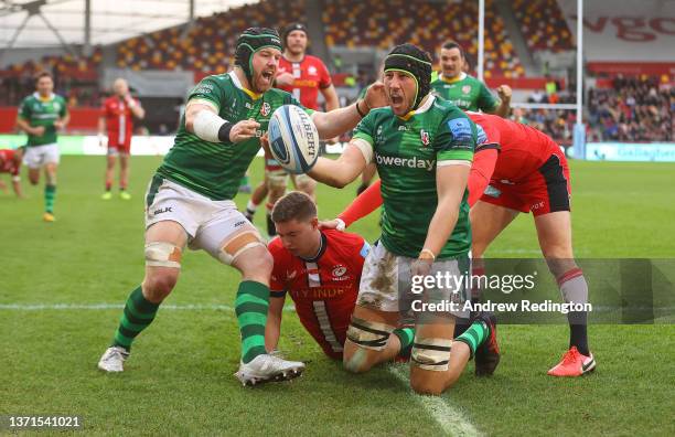 Adam Coleman of London Irish and Sean O'Brien of London Irish celebrate after Coleman scores his side' s second try during the Gallagher Premiership...