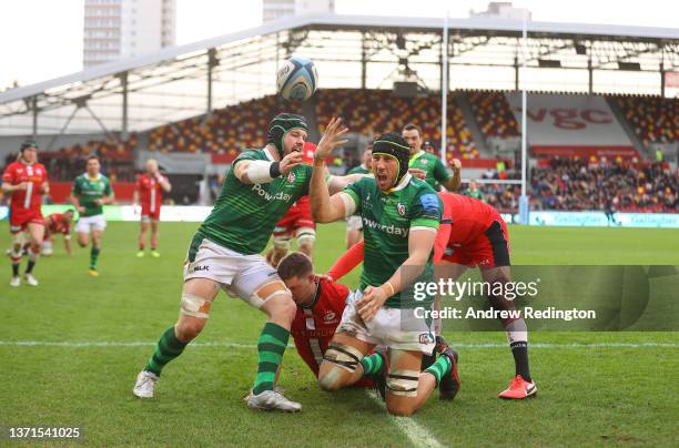 Adam Coleman of London Irish and Sean O'Brien of London Irish celebrate after Coleman scores his side' s second try during the Gallagher Premiership...