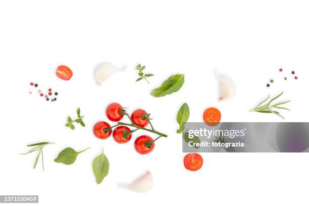tomatoes, peppercorns, garlics, rosemary, oregano and basil leaves isolated on white - tomate freisteller stock-fotos und bilder