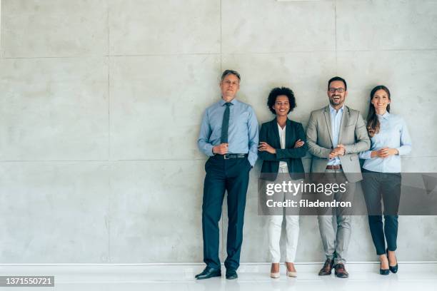 multi étnica equipo de negocios - business team portrait fotografías e imágenes de stock