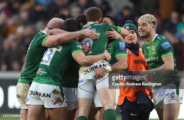 London Irish players celebrate at the final whistle after Paddy Jackson of London Irish kicked a last minute penalty during the Gallagher Premiership...