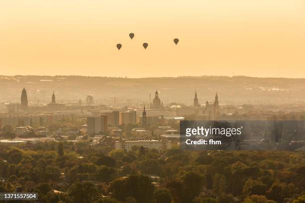 dresden skyline at sunset with balloons (saxony, germany) - dresden frauenkirche stock pictures, royalty-free photos & images