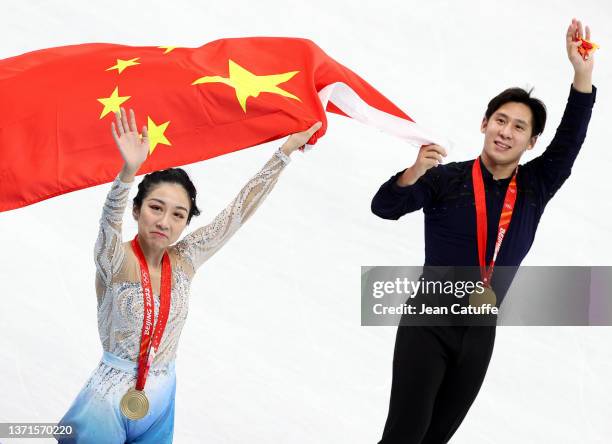 Gold medallists Wenjing Sui and Cong Han of Team China celebrate during the Pair Skating Free Skating Medal Ceremony on day fifteen of the Beijing...