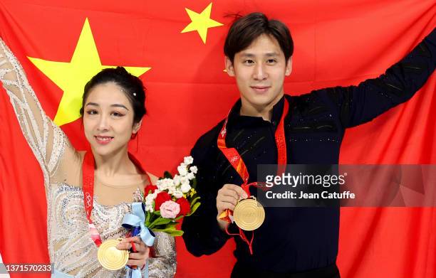 Gold medallists Wenjing Sui and Cong Han of Team China celebrate during the Pair Skating Free Skating Medal Ceremony on day fifteen of the Beijing...