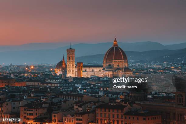 santa maria del fiore - duomo. vista panoramica dello skyline della città di firenze al tramonto - roma acqua foto e immagini stock