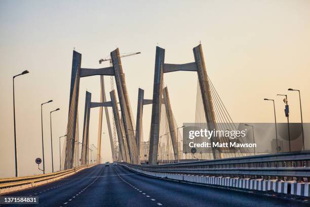 the bandra-worli sealink bridge also known as the rajiv gandhi bridge mumbai mahrashtra india - mumbai sealink stock pictures, royalty-free photos & images