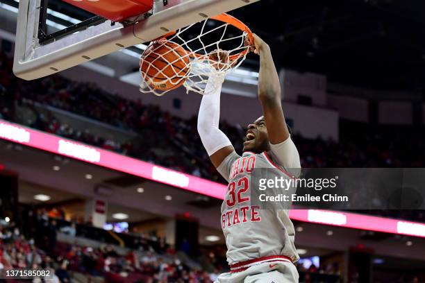 Liddell of the Ohio State Buckeyes dunks the ball during the first half against the Iowa Hawkeyes at Value City Arena on February 19, 2022 in...