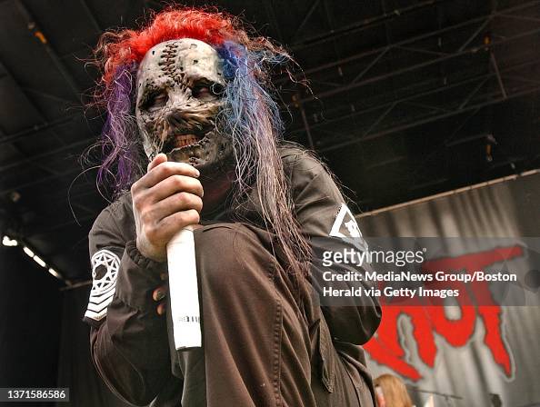 Slipknot lead singer Corey Taylor performs at Ozzfest at the Tweeter...  News Photo - Getty Images