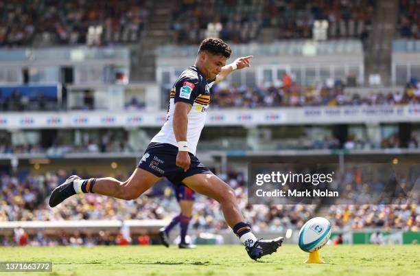 Noah Lolesio of the Brumbies takes a conversion during the round one Super Rugby Pacific match between the ACT Brumbies and the Western Force at GIO...