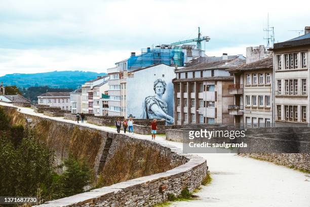 julio cesar's mural in the city of lugo, galicia, spain. - júlio césar imagens e fotografias de stock