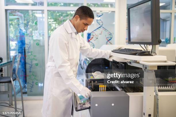 Forensic Pathologist Lab Forensic Pathologist Photos and Premium High Res Pictures - Getty Images
