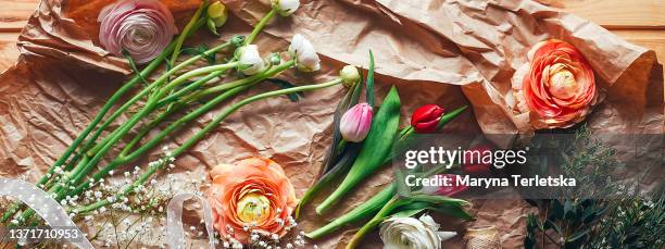 flat lay of beautiful flowers and florist tools on paper. - buttercup stock pictures, royalty-free photos & images