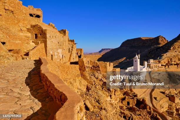 tunisia, chenini, berber troglodyte village - tunisia mosque stock pictures, royalty-free photos & images