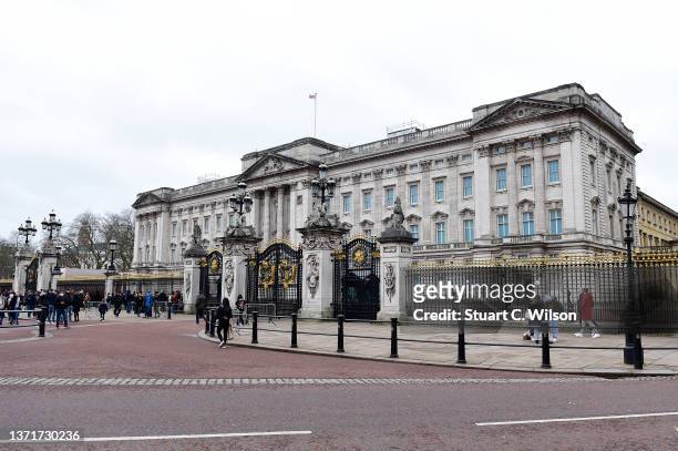 General view of Buckingham Palace on February 20, 2022 in London, England. Buckingham Palace has announced that Queen Elizabeth II has tested...