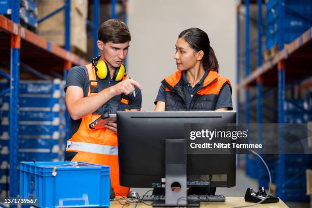 Manufacturing Labeling Photos and Premium High Res Pictures - Getty Images