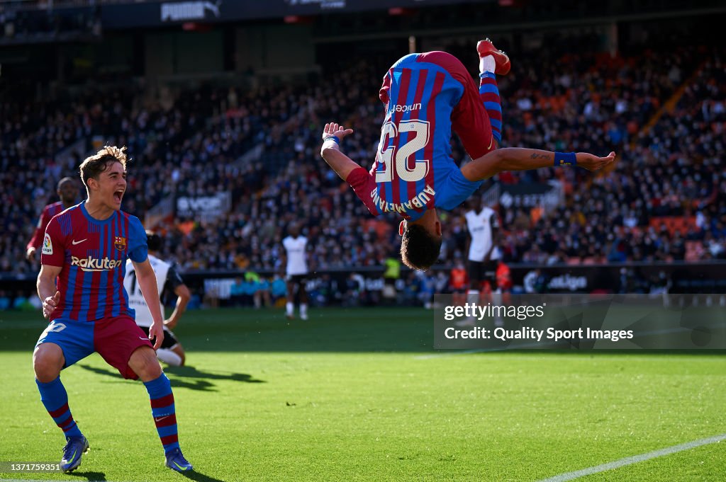 Valencia CF v FC Barcelona - La Liga Santander