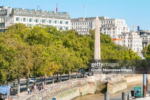 cleopatra's needle on thames embankment in city of westminster, london - cleopatra s needle london stock pictures, royalty-free photos & images