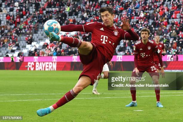 Robert Lewandowski of FC Bayern Muenchen shoots during the Bundesliga match between FC Bayern München and SpVgg Greuther Fürth at Allianz Arena on...