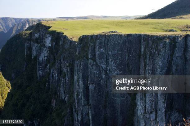 It in the Boundary among States of Rio Grande do Sul and of Santa Catarina. Trimmed of the mountain. São José dos Ausentes. Brazil.