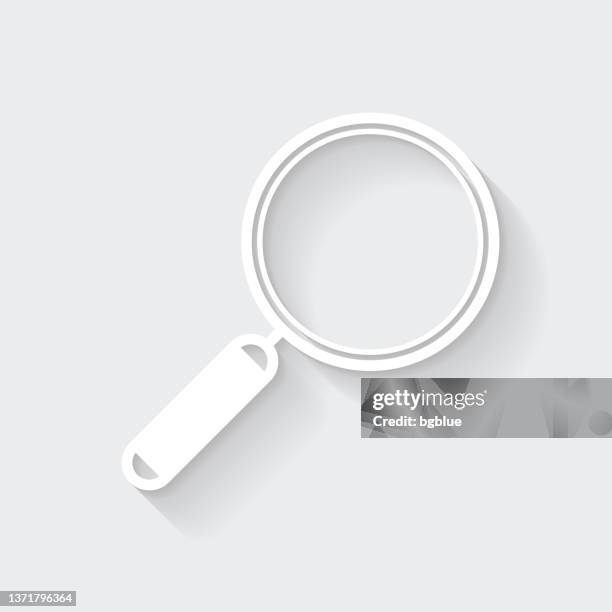 ilustraciones, imágenes clip art, dibujos animados e iconos de stock de lupa. icono con sombra larga sobre fondo en blanco - diseño plano - magnifying glass