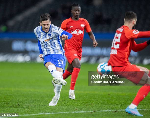 Stevan Jovetic of Hertha BSC scores his team's first goal during the Bundesliga match between Hertha BSC and RB Leipzig at Olympiastadion on February...