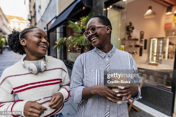 two young women walking through the city - reusable coffee cup stock pictures, royalty-free photos & images