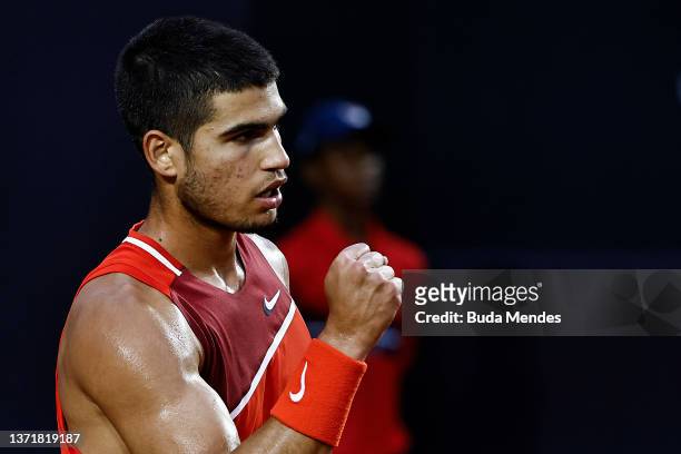 Carlos Alcaraz of Spain celebrates a point against Diego Schwartzman of Argentina during the men's singles final match of the ATP Rio Open 2022 at...
