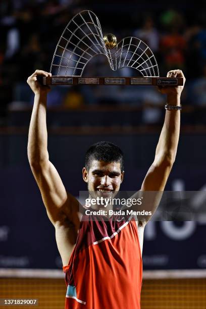 Carlos Alcaraz of Spain celebrates with the trophy after defeating Diego Schwartzman of Argentina after the men's singles final match of the ATP Rio...