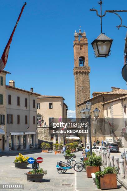 Old Town. Piazza Giuseppe Garibaldi square. Foreshortening. Montalcino. UNESCO. World Heritage Site. Tuscany. Italy. Europe.
