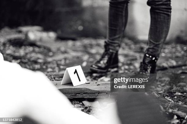 crime scene - black and white photo - inspector fotografías e imágenes de stock