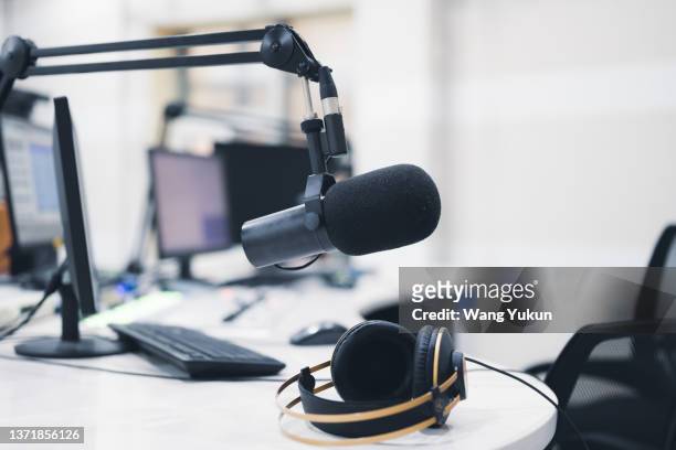 radio station live room - content stock pictures, royalty-free photos & images