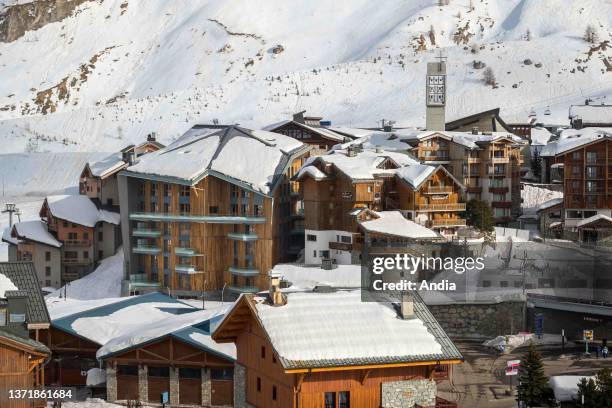 Tignes le Lac : overview of the snowy peaks of the Vanoise massif above the ski resort. Houses and buildings with wooden facades and 5 star luxury...