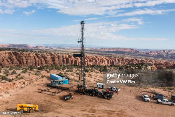 Pulling Rig 76 Workover Rig Photos & High Res Pictures - Getty Images