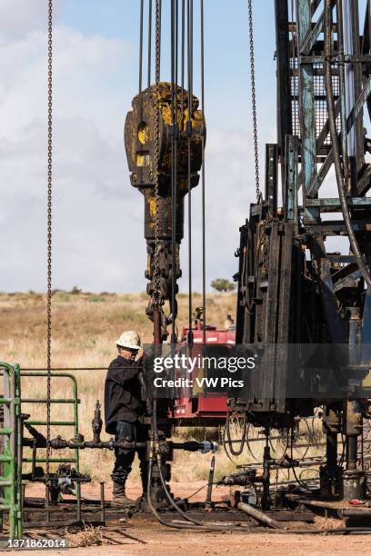 Pulling Rigs 74 Workover Rigs Stock Photos, High-Res Pictures, and Images - Getty Images