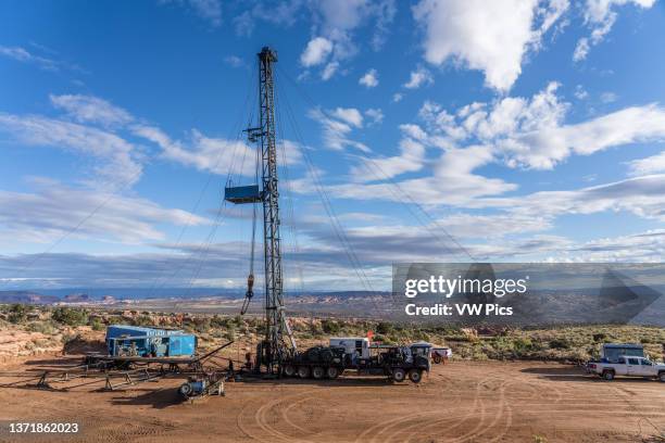 Pulling Rig 74 Workover Rigs Stock Photos, High-Res Pictures, and Images - Getty Images