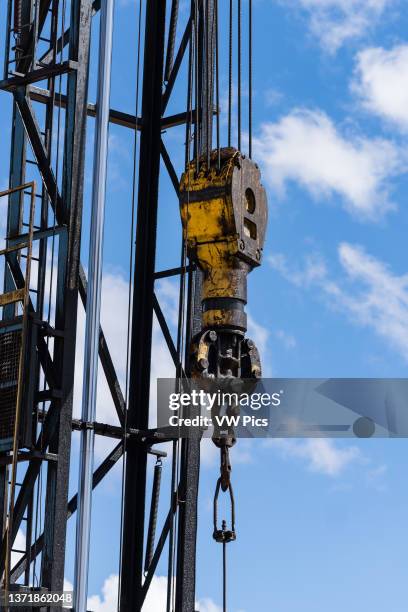 Derrickhand Workover Photos and Premium High Res Pictures - Getty Images