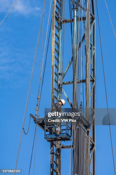 Derrickhand 106 Workover Stock Photos, High-Res Pictures, and Images - Getty Images
