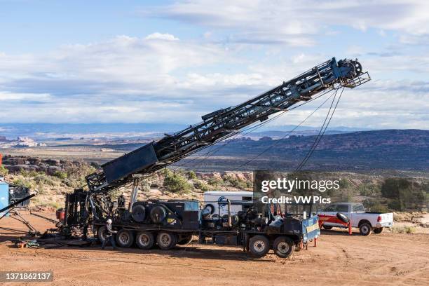 Ford Workover Rig 74 Workover Rigs Stock Photos, High-Res Pictures, and Images - Getty Images
