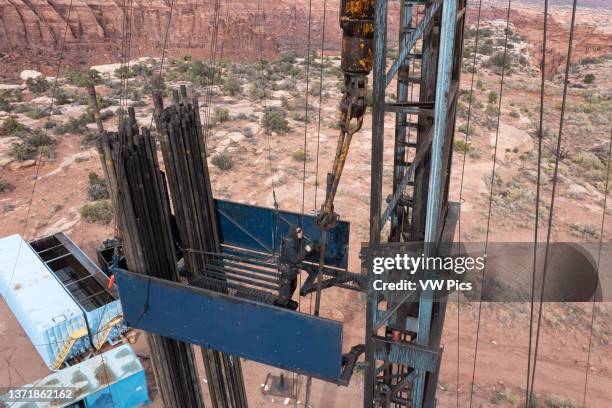 Old Workover Rig 74 Workover Rigs Stock Photos, High-Res Pictures, and Images - Getty Images