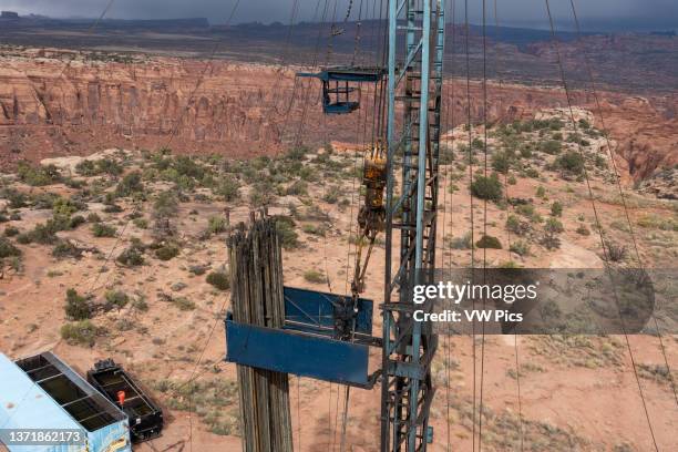 Workover Rig Rig Down 75 Workover Rig Photos & High Res Pictures - Getty Images