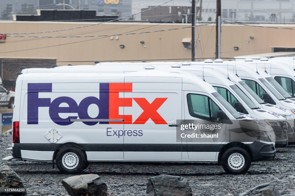 Fedex Mercedesbenz Sprinter Vans High-Res Stock Photo - Getty Images