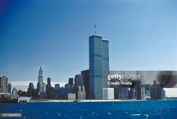 United States, New York: overview of Manhattan, the Hudson River and the twin towers of the World Trade Center in 1981.