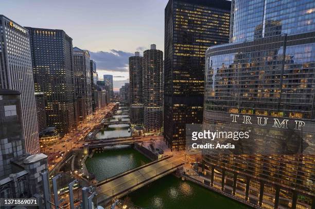 United States, Illinois, Chicago: night view of the Loop and Chicago River from the terrace of the London House Hotel. In the background, on the...