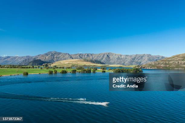 New Zealand, South Island, Otago: water skiing on Lake Wanaka.