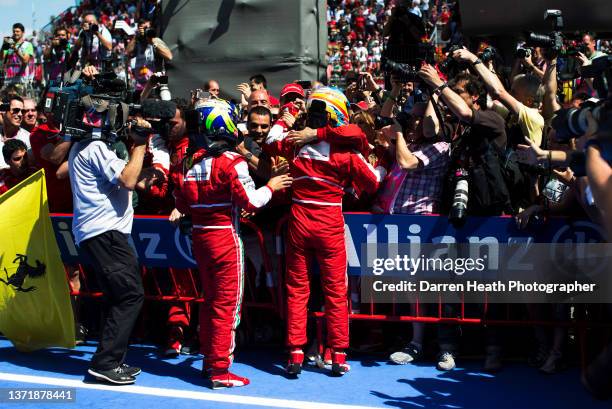 Mechanics Of Scuderia Ferrari Photos and Premium High Res Pictures ...