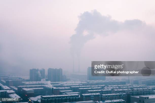 air pollution fog - coal fired power station 個照片及圖片檔