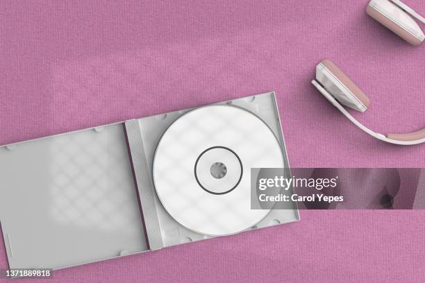 empty cd case and blank cd template in pink - pressemappe stock-fotos und bilder